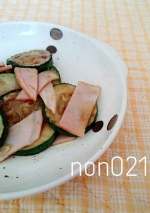 調味料は2つ！ズッキーニとハムのソテー-レシピのメイン写真