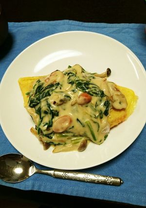 ホウレン草としめじのクリームオムライス-レシピのメイン写真
