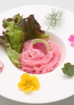 春雨のフラワーサラダピンクカレー風-レシピのメイン写真