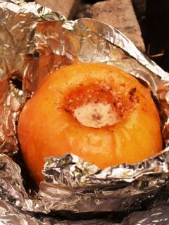 キャンプで焼きりんご-レシピのメイン写真