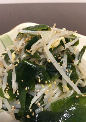 もやしとわかめのごま油で和えたやつ-レシピのメイン写真