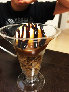 ピーナツとチョコソースのパフェ-レシピのメイン写真