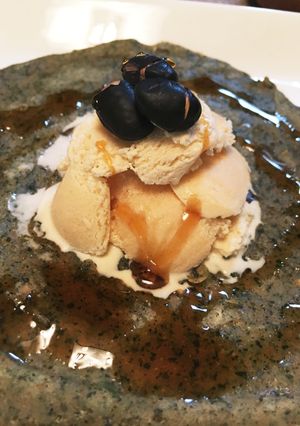 アイスのせ桑茶クレープ 黒みつ黒大豆添え-レシピのメイン写真