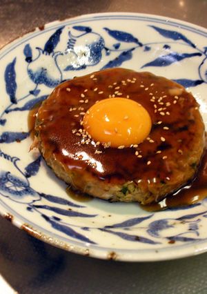 ＜リメイク＞餃子の具で作る月見ハンバーグ-レシピのメイン写真