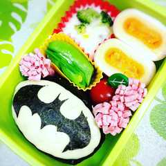 รูปของ キャラ弁 ☆ バッドマン ぺたんこゆで卵