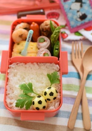 【キャラ弁】チーズのサッカーボール弁当-レシピのメイン写真