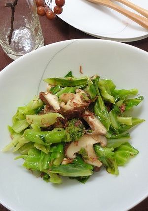 キャベツと椎茸のコンビーフ炒め-レシピのメイン写真