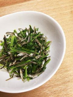 母のレシピ:人参葉と煮干の炒め物-レシピのメイン写真