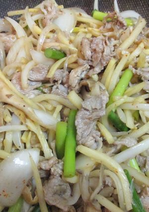 案外美味い♪「ニンニクの芽と筍の肉炒め」-レシピのメイン写真