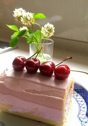 コンフィチュールでイチゴのロールケーキ-レシピのメイン写真