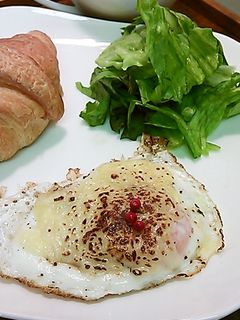 とろけるチーズの目玉焼き-レシピのメイン写真