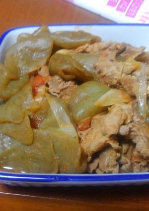刺身こんにゃくと豚小間の煮物トマト味-レシピのメイン写真