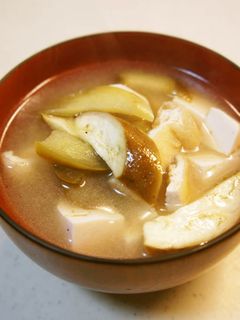 長なす・豆腐・油揚げの味噌汁-レシピのメイン写真