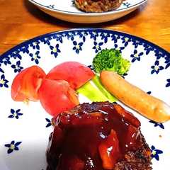 A picture of 人参多めの米粉入りハンバーグ.