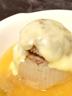 とろとろ♡新玉ねぎの肉づめwithチーズ-レシピのメイン写真