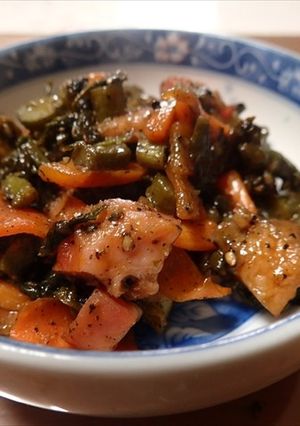 伸びウド、人参などの油炒めゴマ味噌煮-レシピのメイン写真