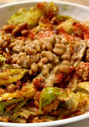 鶏ミンチとキャベツの麻婆　納豆丼-レシピのメイン写真