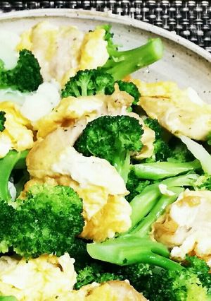 ブロッコリーと鶏むね玉子の温サラダ-レシピのメイン写真