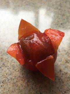 お弁当の飾りに!トマトの飾り切り-レシピのメイン写真