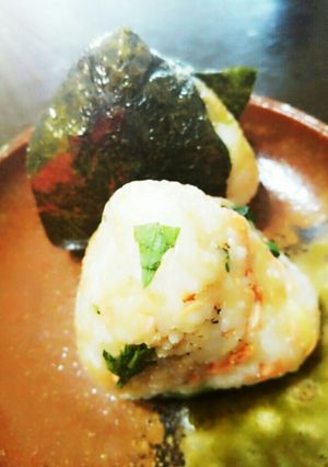 脱定番★バジル香る鮭のおにぎり-レシピのメイン写真