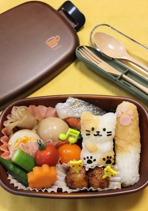 こむすびニャンと猫の手スティックおにぎり-レシピのメイン写真