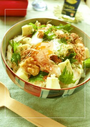 ナッツ&チーズ サラチキ変わり親子丼-レシピのメイン写真
