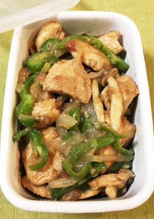 鶏胸肉とたまねぎの梅入りしょうが焼き-レシピのメイン写真