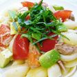 トマトとアボカドの冷製パスタ。