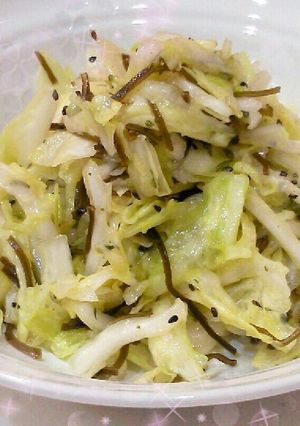 簡単ｷｬﾍﾞﾂの塩昆布とﾓﾘﾝｶﾞ和え♪-レシピのメイン写真