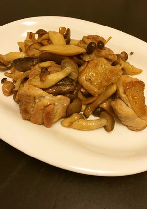 鶏肉とたっぷりきのこのレモンバター炒め-レシピのメイン写真
