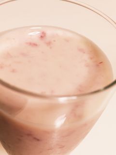 いちごジャムで♪飲むいちごヨーグルト-レシピのメイン写真