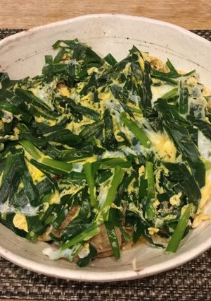 簡単・鶏もも肉のニラ玉のっけ-レシピのメイン写真