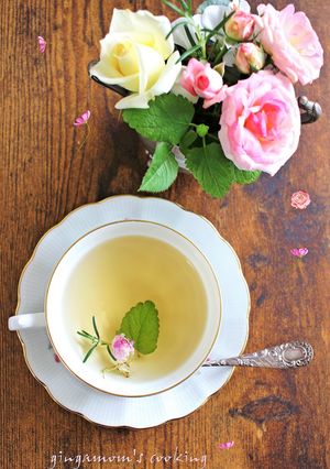 薔薇とレモンバームとローズマリーのお茶-レシピのメイン写真
