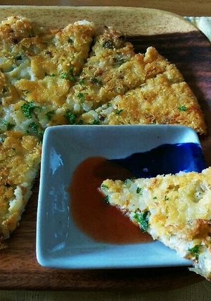 混ぜて焼くだけ！じゃこ&ネギのご飯ピザ-レシピのメイン写真