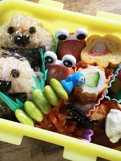 小さなおにぎりに具を入れるコツ-レシピのメイン写真