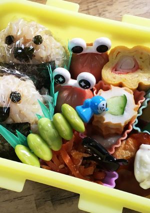 小さなおにぎりに具を入れるコツ-レシピのメイン写真