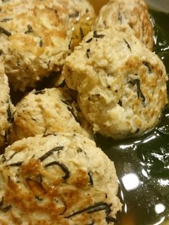 ヒジキ入り鶏つくねと生ワカメの煮物-レシピのメイン写真