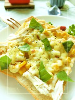 サラチキ×コーンのミルキーハーブトースト-レシピのメイン写真