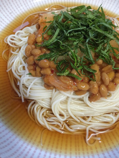 キムチ納豆とたっぷり大葉のせ素麺-レシピのメイン写真