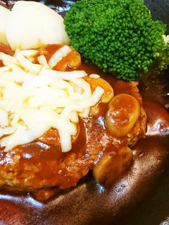 ソースが絶品【チーズ煮込みハンバーグ】-レシピのメイン写真