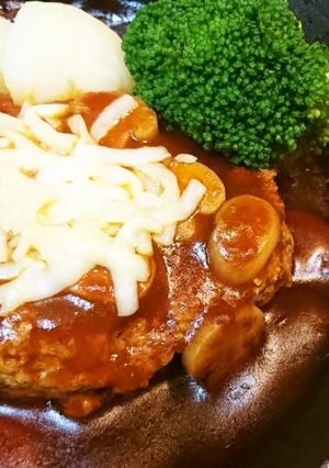 ソースが絶品【チーズ煮込みハンバーグ】-レシピのメイン写真