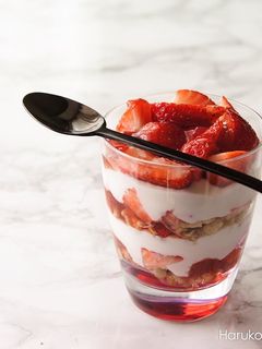 苺ヨーグルトパフェ-レシピのメイン写真
