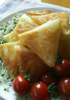 中身はチータラ(^-^)三角形の春巻き♪-レシピのメイン写真