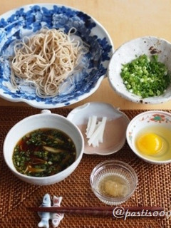 酢玉ねぎ入りめんつゆで☆おそば-レシピのメイン写真