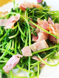 ベーコンと豆苗のガーリックソテー-レシピのメイン写真