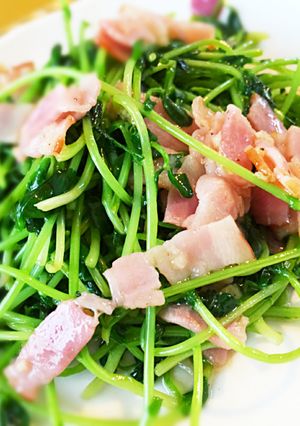 ベーコンと豆苗のガーリックソテー-レシピのメイン写真