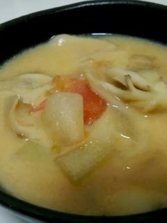 栄養満点☆トマトと舞茸の豆乳味噌スープ-レシピのメイン写真