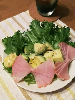 簡単♪切るだけ☆ちょうちょハムonサラダ-レシピのメイン写真
