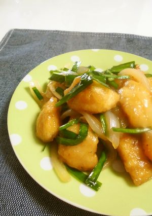 ご飯が進む！やわらか鶏ムネのニラ玉炒め　-レシピのメイン写真