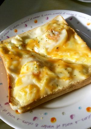 冷凍カップグラタンで簡単グラタントースト-レシピのメイン写真